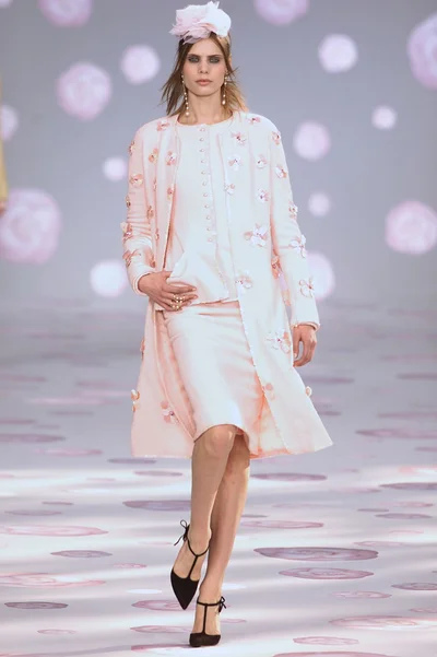 Look 16